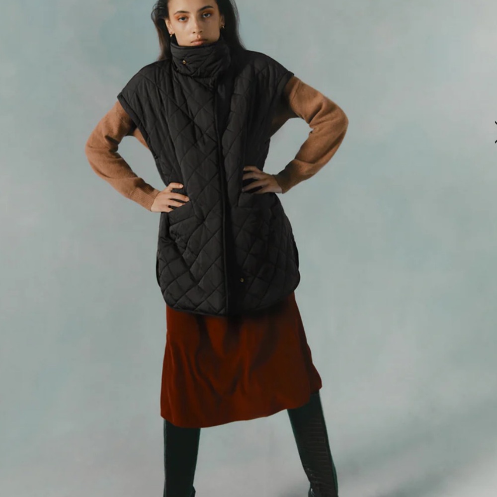 Cuyana Quilted Black Puffer Vest • SM